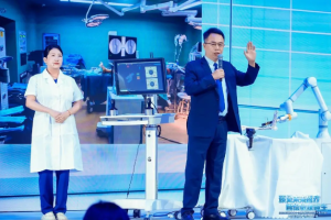广医·岐智、宽小明、接骨机器人同台：北京数智中医首场分场景集中亮相